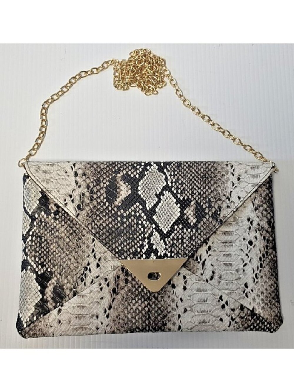 Women's Snakeskin Vegan Leather Clutch with Gold Turn Clasp 12x8 Inner Pocket - Picture 4 of 7